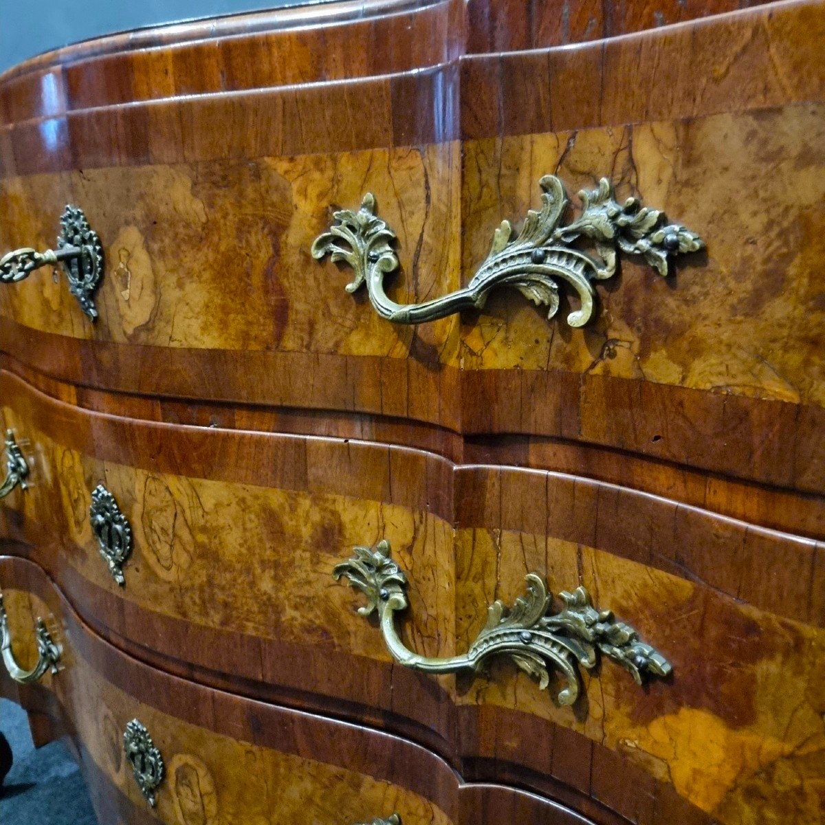 Cassettone Emiliano del ‘700 in legno di noce e olivo -photo-2