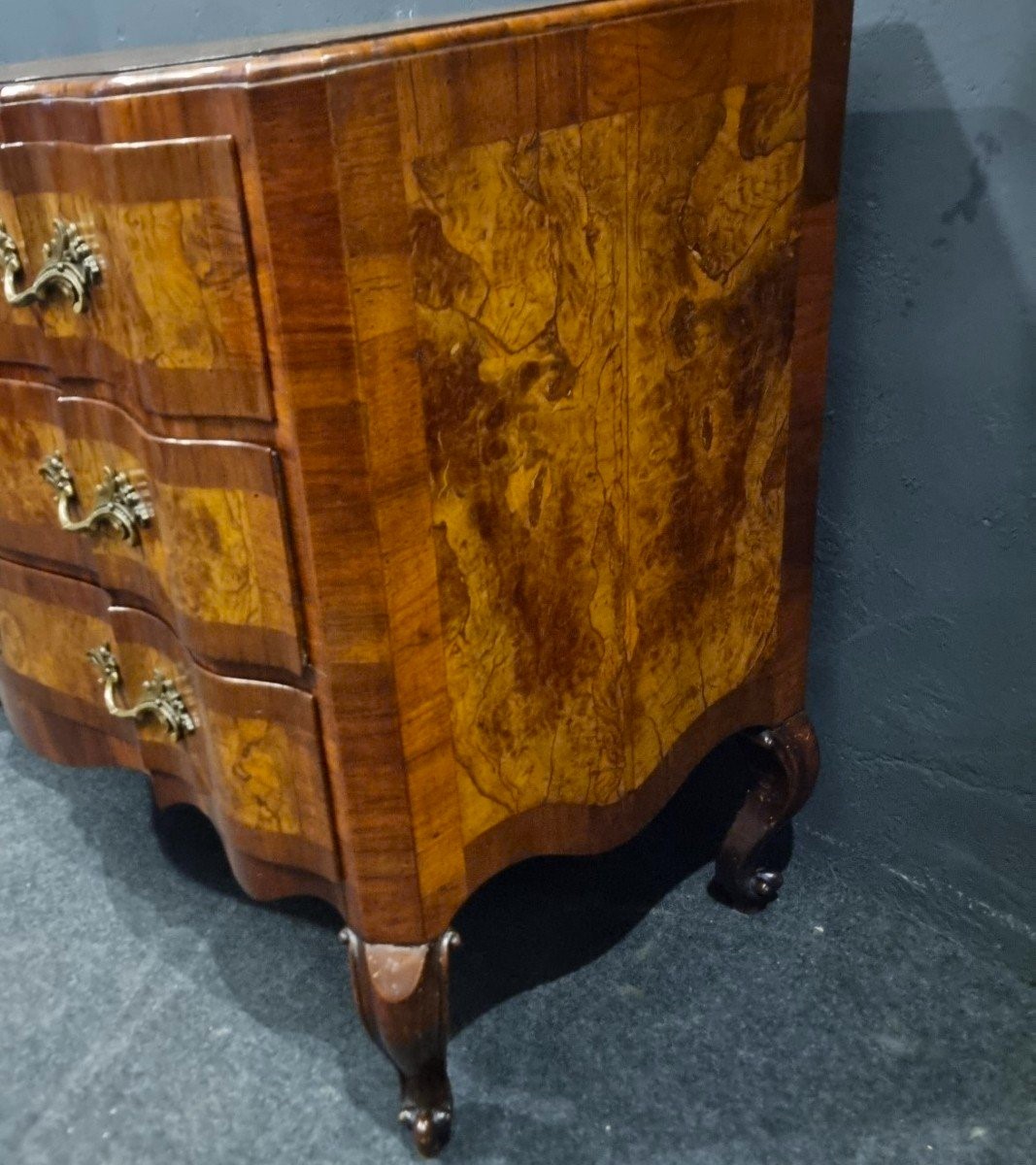 Cassettone Emiliano del ‘700 in legno di noce e olivo -photo-4