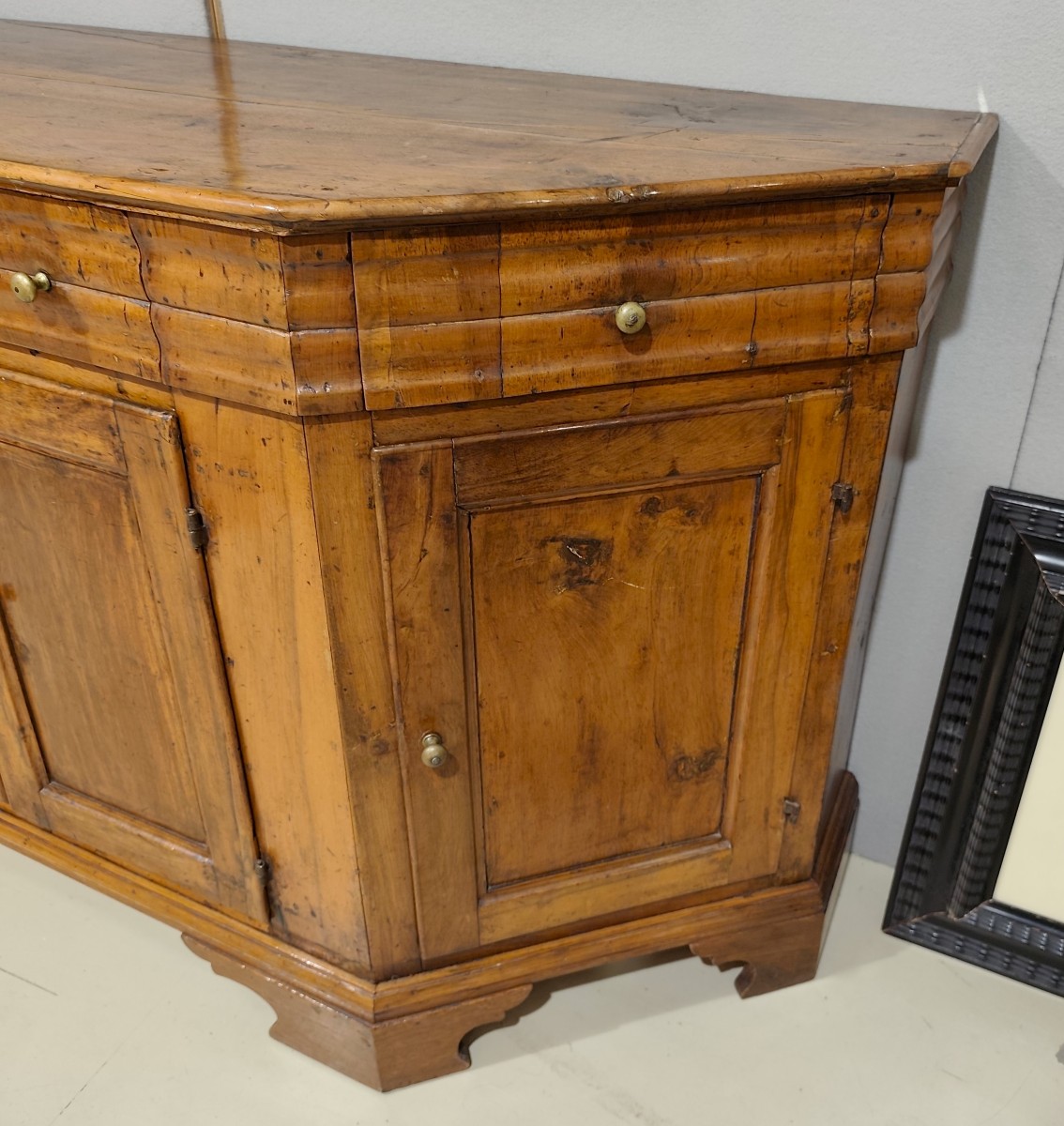 Credenza toscana scantonata in noce del 700-photo-4