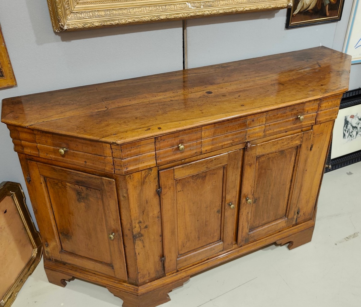 Credenza toscana scantonata in noce del 700-photo-5