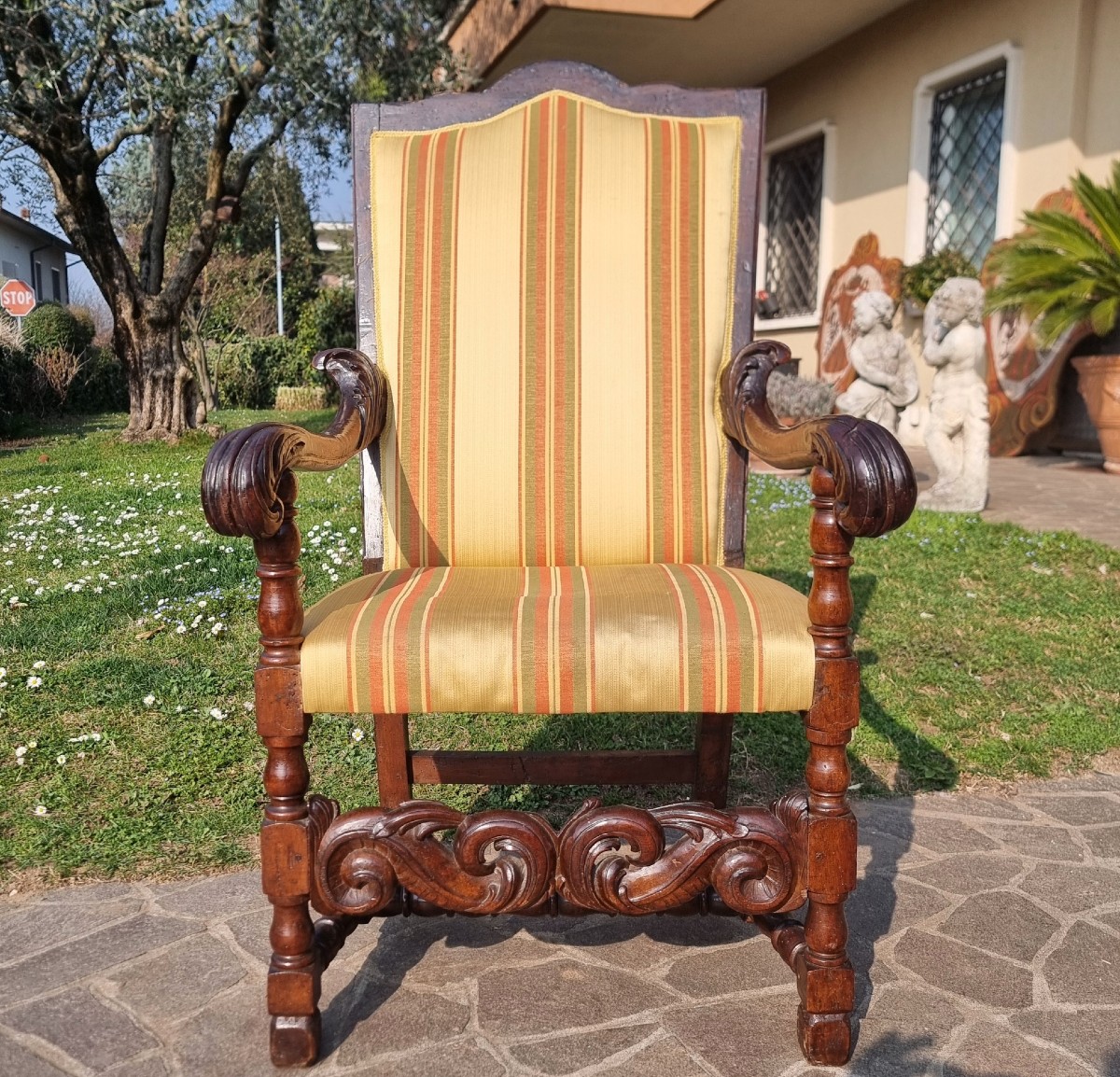 Poltrona originale del 600 noce intagliato a mano-photo-2