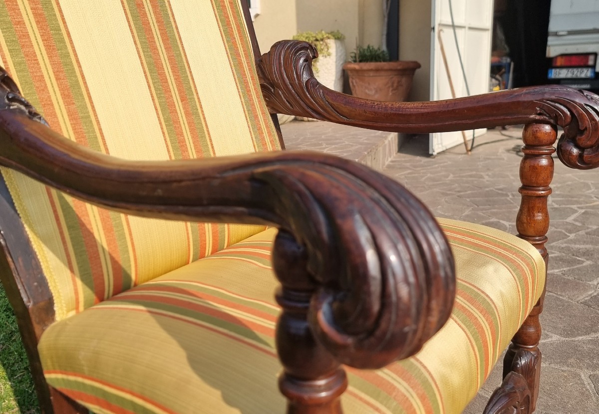 Poltrona originale del 600 noce intagliato a mano-photo-4