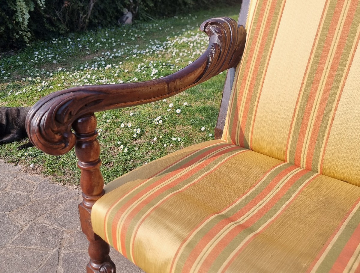 Poltrona originale del 600 noce intagliato a mano-photo-3