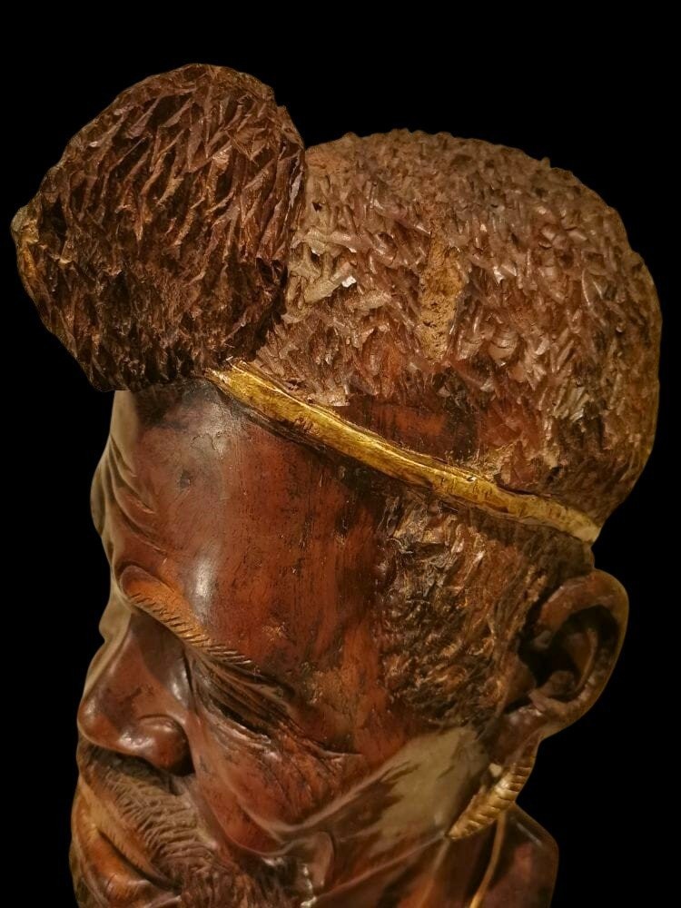 Scultura dell'800 testa di uomo africano con dettagli dorati-photo-1