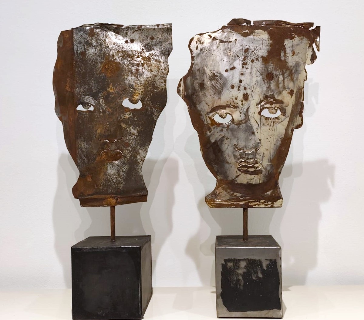 Coppia di maschere in lamiera 1960 Jean-Pierre Raynaud-photo-2