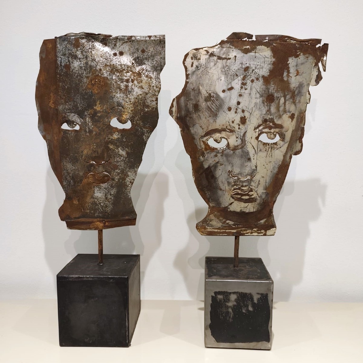 Coppia di maschere in lamiera 1960 Jean-Pierre Raynaud