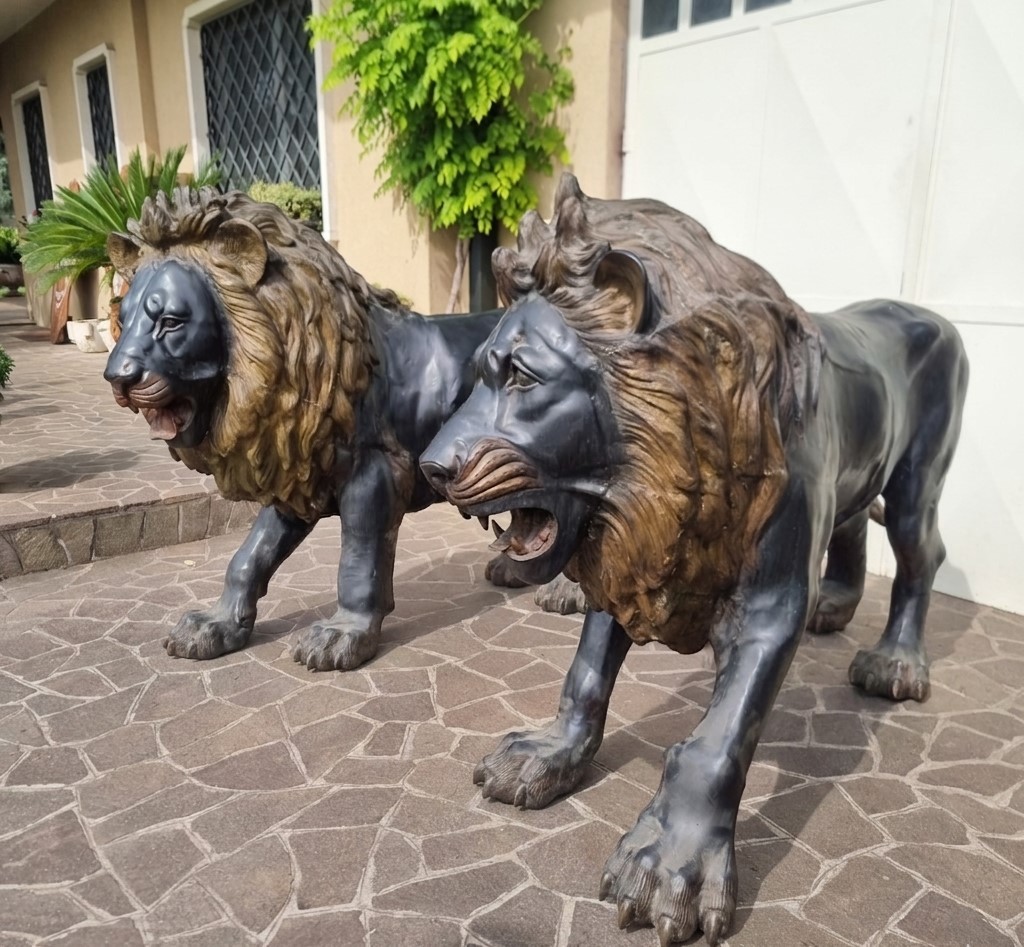 Coppia di leoni in bronzo fine  800 originali no repliche nuove!