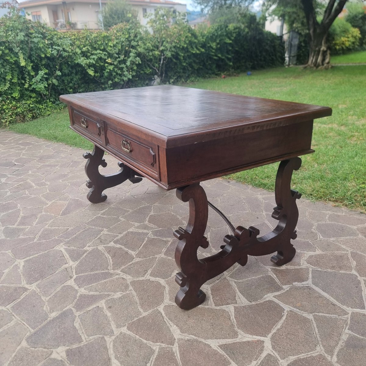 Tavolo fratino in noce del 600 con due cassetti-photo-1