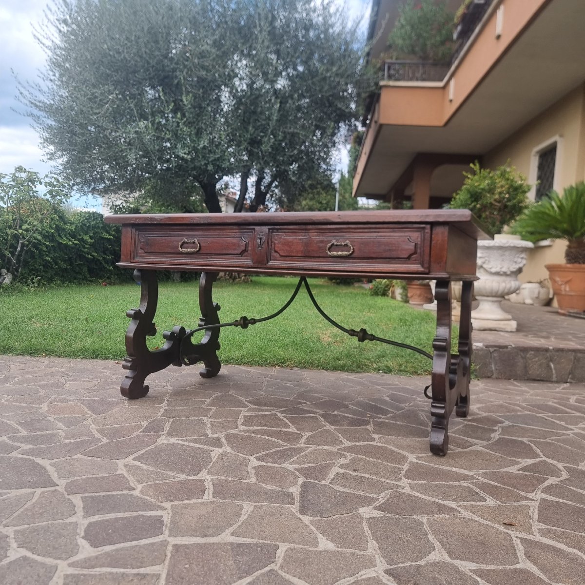 Tavolo fratino in noce del 600 con due cassetti-photo-6