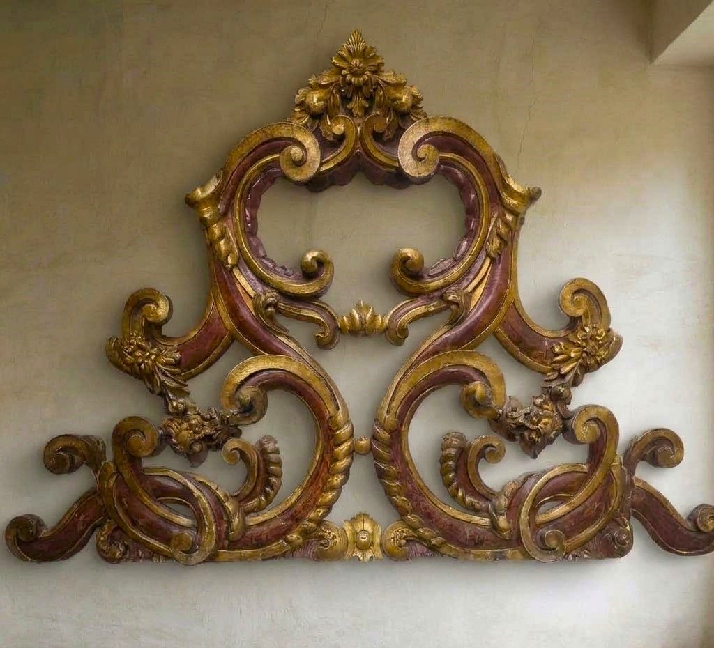 Fregio ligneo del 600 dorato a foglia oro e laccato a finto marmo da palazzo nobile Roma