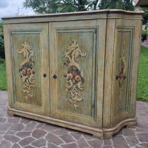 Credenza laccata veneziana del 700 – Un’eleganza senza tempo