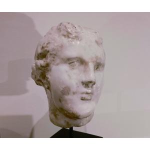 Scultura di Afrodite in gesso, cera e nerofumo