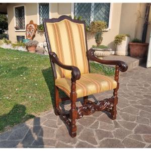 Poltrona originale del 600 noce intagliato a mano