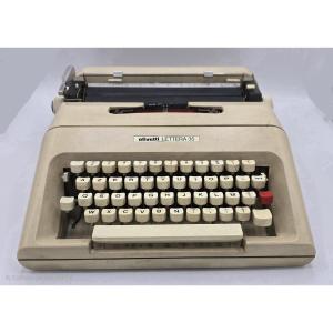 Olivetti Lettera 35 Typewriter In Hard Carrying Case - Vintage - 1970