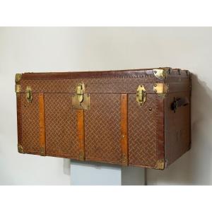 Travel Trunk From The Brand Suiis Graeser.