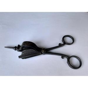 Rare Pair Of Wrought Iron Damascened Snuffers, Louis XV Period, 18th Century