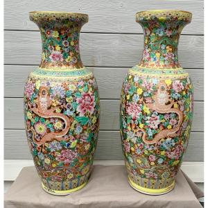 Meeting Of Two Vases Forming Pair Thousand Flowers Decor Pentadactyl Dragons Five Claws Marked Apocryph Seal Qialong Kien-long China Republic 
