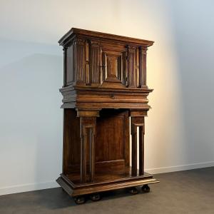 Credenza, Cabinet In Carved Walnut, 17th Century, Henri IV Period - France Late Renaissance