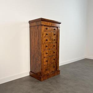 Small English Wellington Chest Of Drawers In Walnut Veneer, Victorian Period, 19th Century