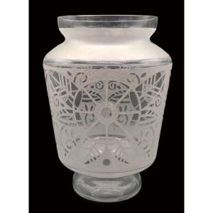 Art Deco Crystal Vase Signed Lorrain, A Subsidiary Of Daum, With Frosted Effect Decoration, Circa 1930