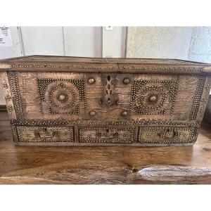 Shirazi Chest