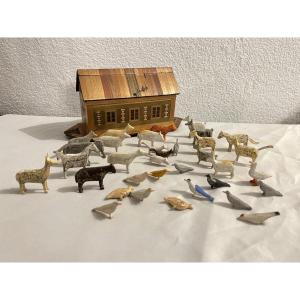 Noah's Ark Antique Toy  Boxe Straw Marquetry 