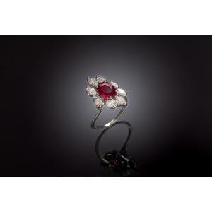 Vintage Ring With A Natural Ruby Of 2.60 Carats (lfg Certified) And Marquise-cut Diamonds (1.80 Carats)