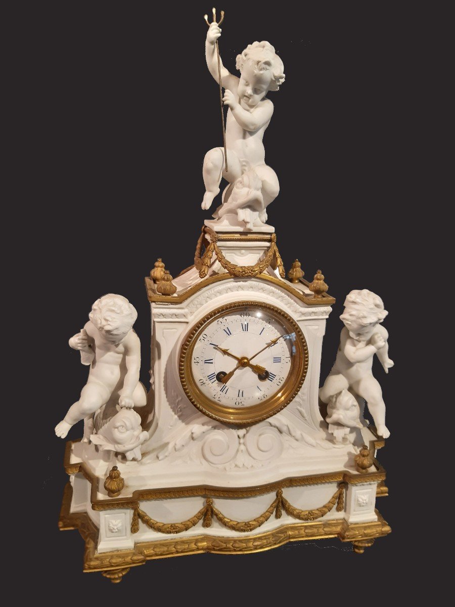 Sevres,antico orologio in biscuit e bronzo dorato