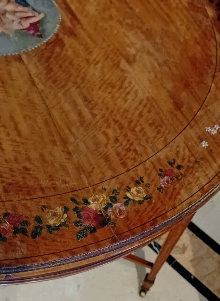 Elegante tavolino impiallacciato in acero e dipinto-photo-4