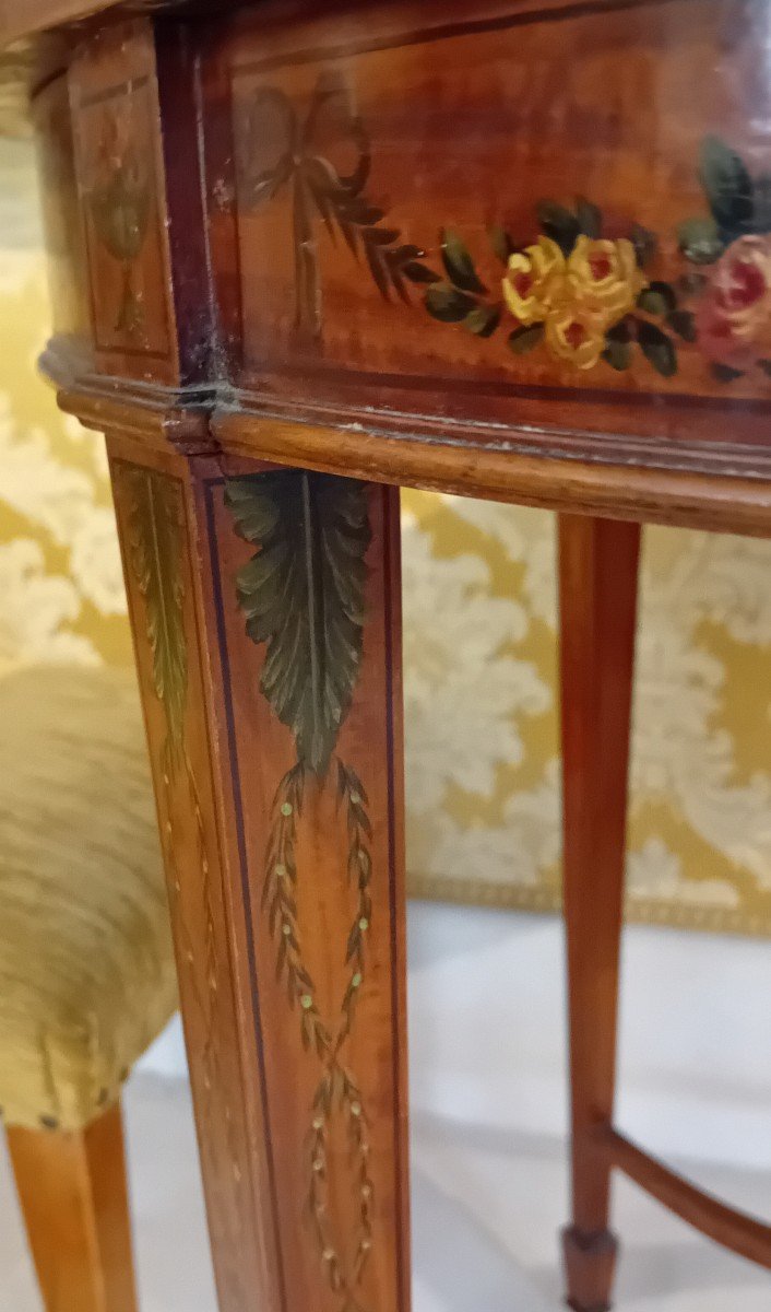Elegante tavolino impiallacciato in acero e dipinto-photo-1