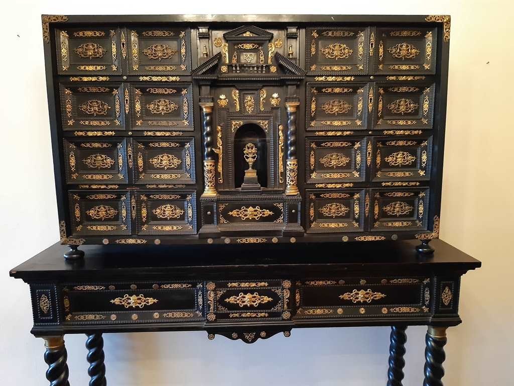 Antico cabinet italiano in ebano e legno ebanizzato del 17 secolo