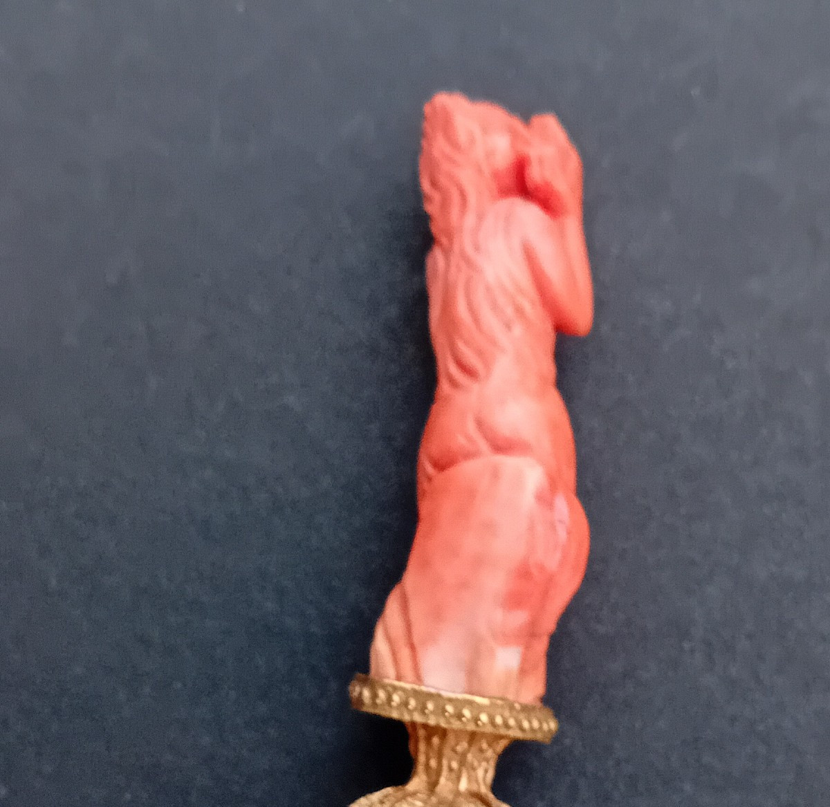 tagliacarte in corallo rosa, corallo nero, oro e avorio-photo-2
