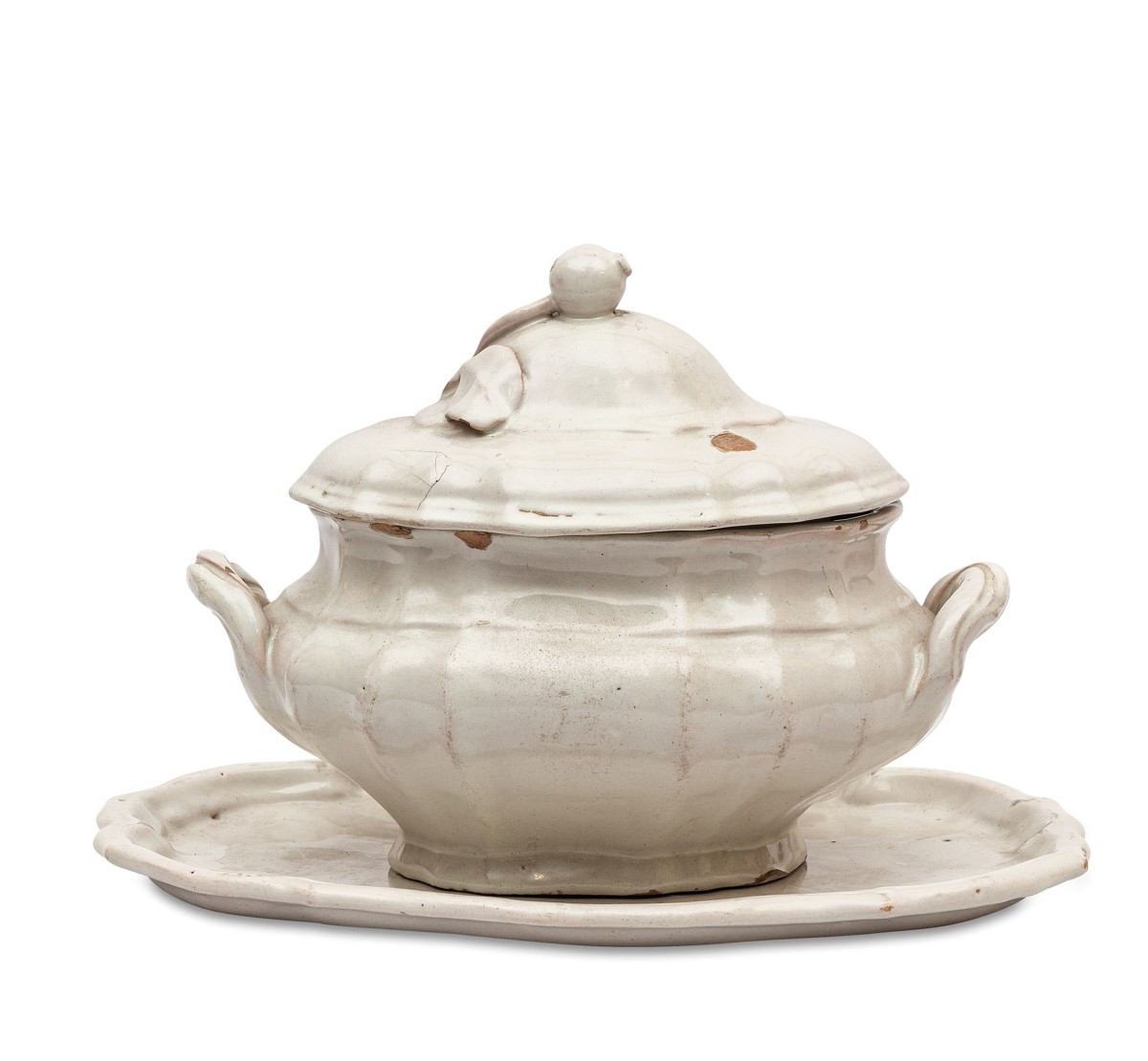 antica salsiera con coperchio e vassoio in maiolica bianca del 700