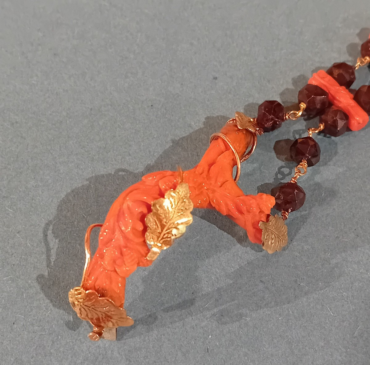 bracciale realizzato in antichi granati,corallo di Sciacca e oro-photo-2