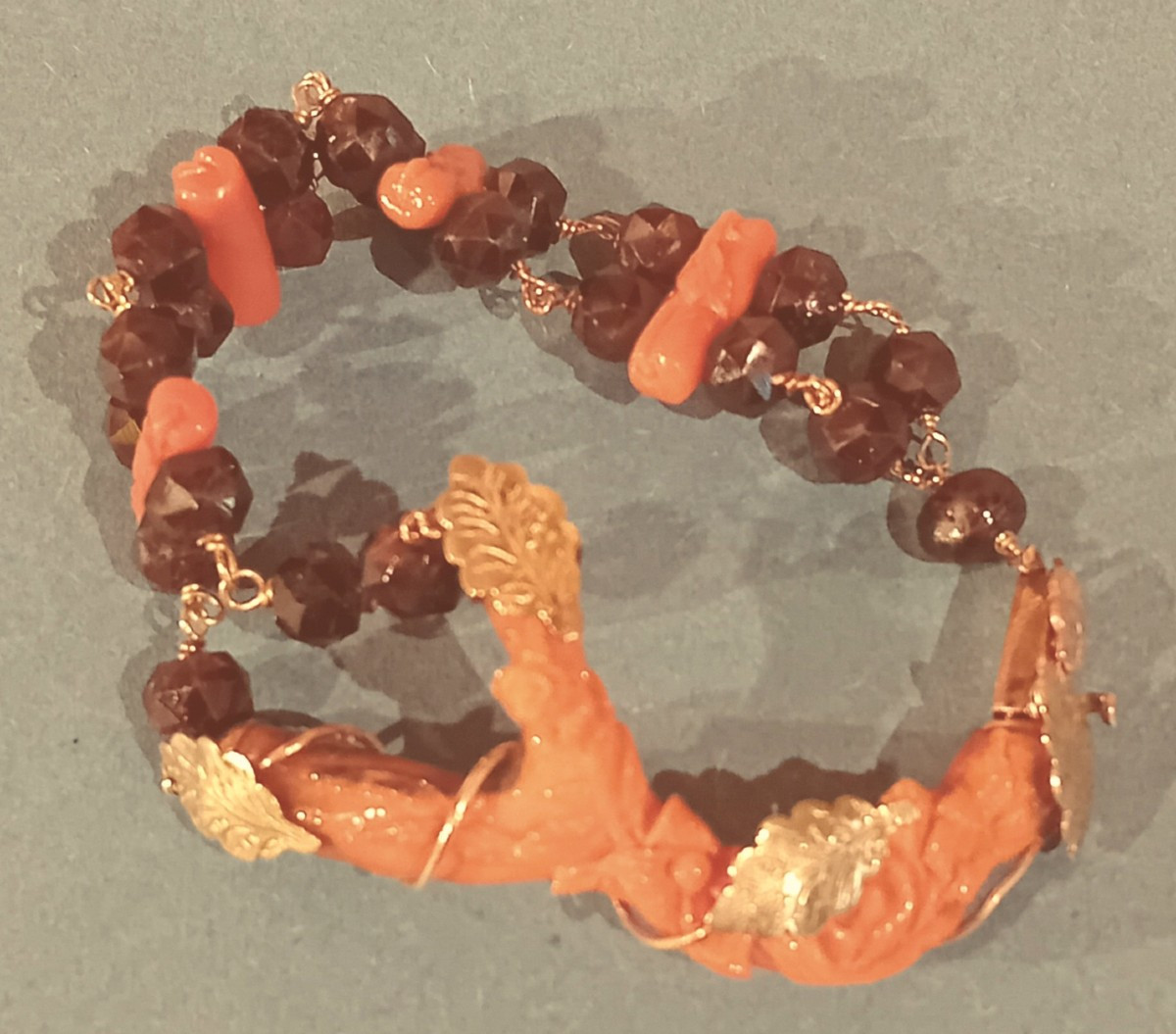 bracciale realizzato in antichi granati,corallo di Sciacca e oro-photo-3