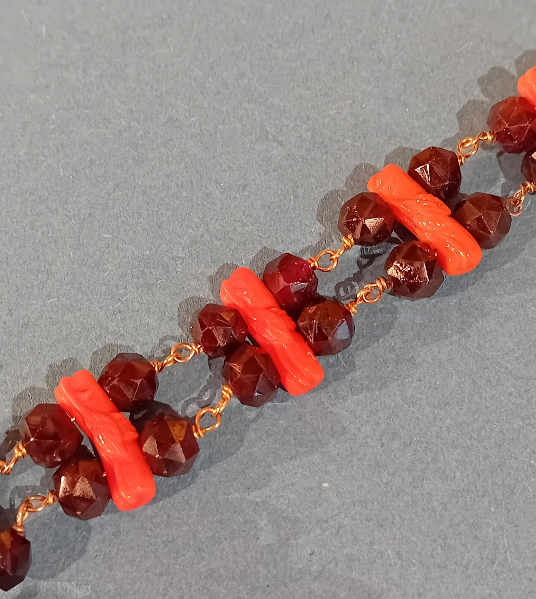bracciale realizzato in antichi granati,corallo di Sciacca e oro-photo-4