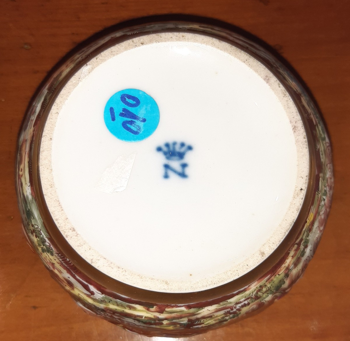 antica zuccheriera in porcellana con piatto decorata a rilievo-photo-1