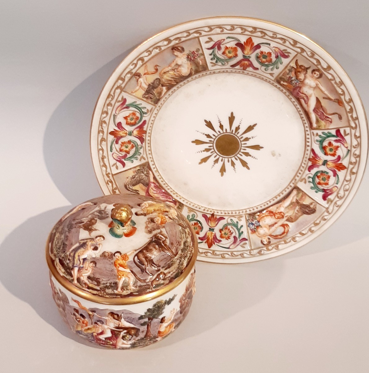 antica zuccheriera in porcellana con piatto decorata a rilievo-photo-2