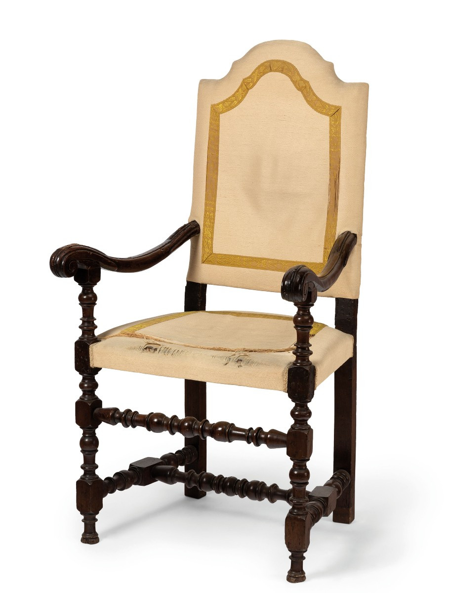 antico sediolone seicentesco in noce