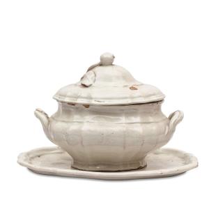 antica salsiera con coperchio e vassoio in maiolica bianca del 700
