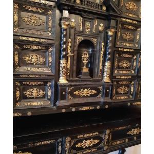 importante cabinet italiano in ebano e bronzi dorati
