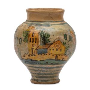 antico vaso in maiolica con decorazioni policrome e paesaggio