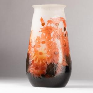 Emile Gallé (1846-1904), vase en verre multicouche aux Marguerites,  XXe