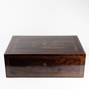 Boîte en placage et incrustations de laiton, XIXe