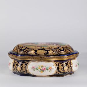 Manufacture de Sèvres, coffret en porcelaine réhaussé d'or, XIXe