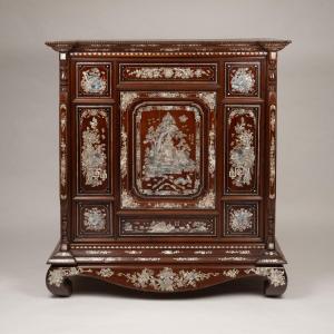 Indochinese Cabinet In Exotic Wood And Engraved Mother-of-pearl Marquetry, XXth