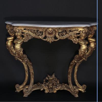 Console aux Putti en bois sculpté et doré, XIXe