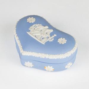 Wedgwood Porcelain Heart-shaped Candy Box, 20th Century