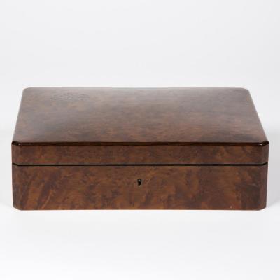 Coffret à jeux en placage de loupe de thuya, XIXe