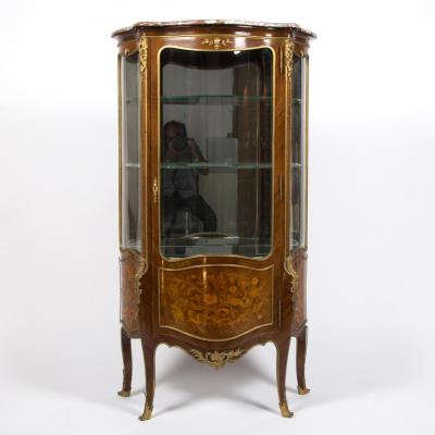 Vitrine en marqueterie de bois précieux et bronze, XIXe